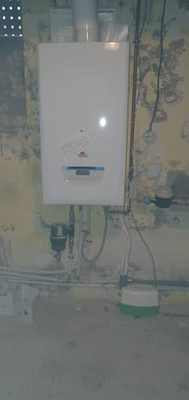 installation d'un chauffe-eau dans un petit espace sous mansarde